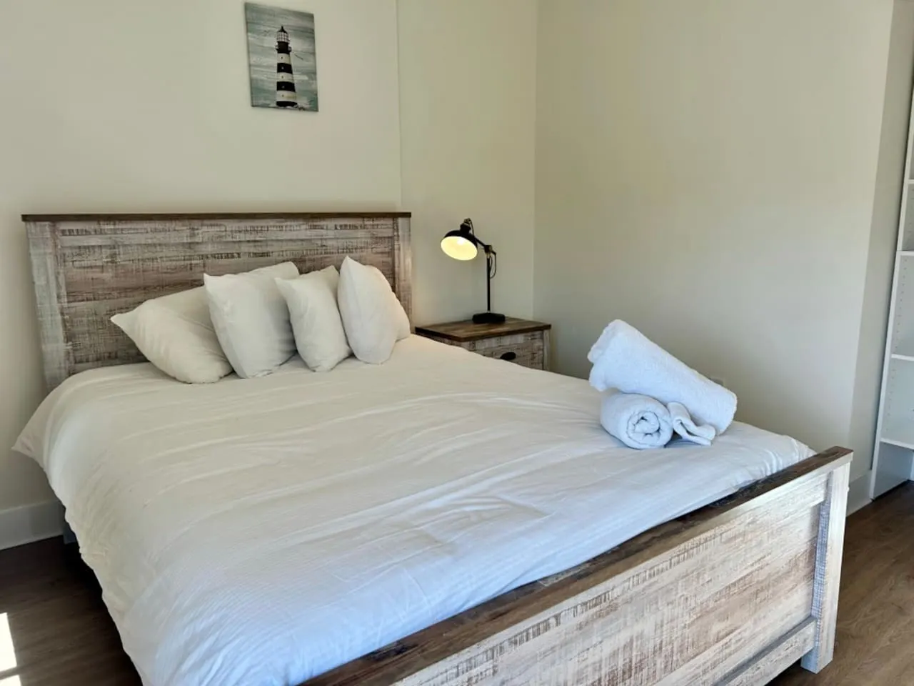 The Lakeshore 302: Luxury Condo Main St Near Beach — photo 4