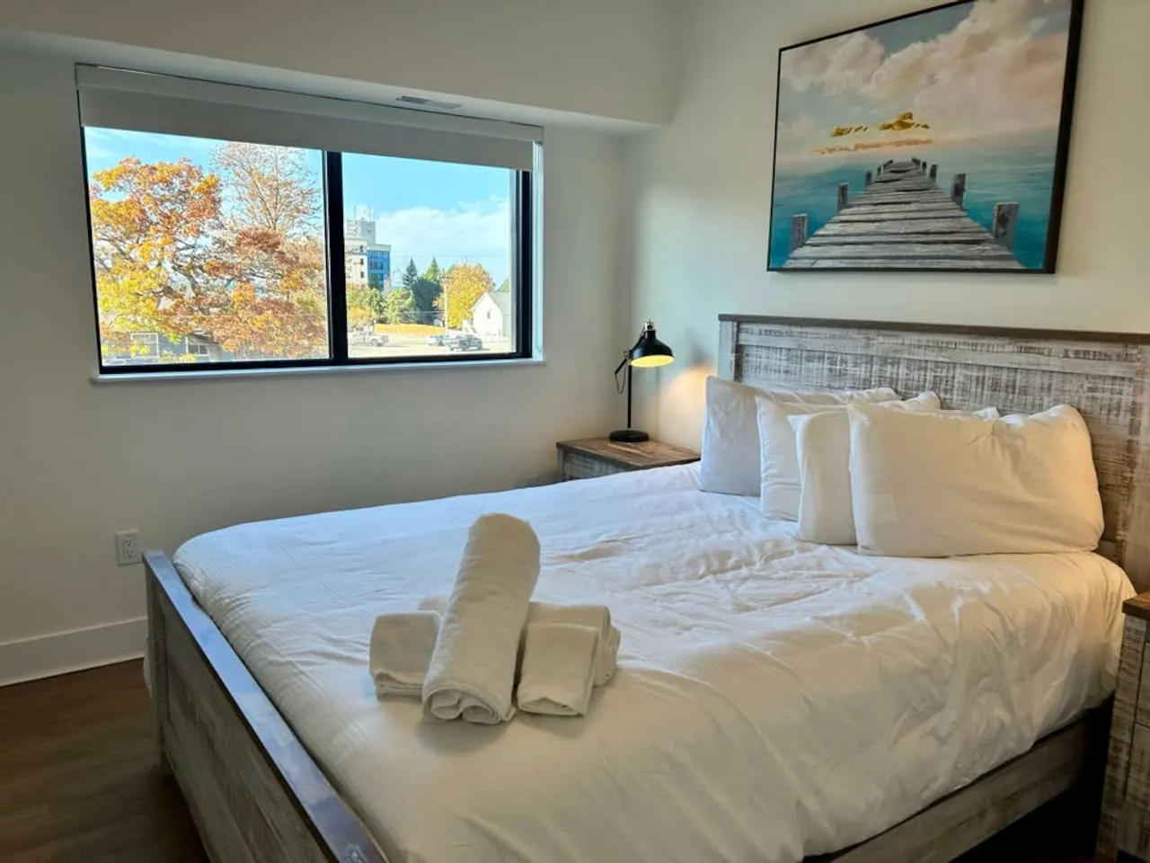 The Lakeshore 302: Luxury Condo Main St Near Beach 7