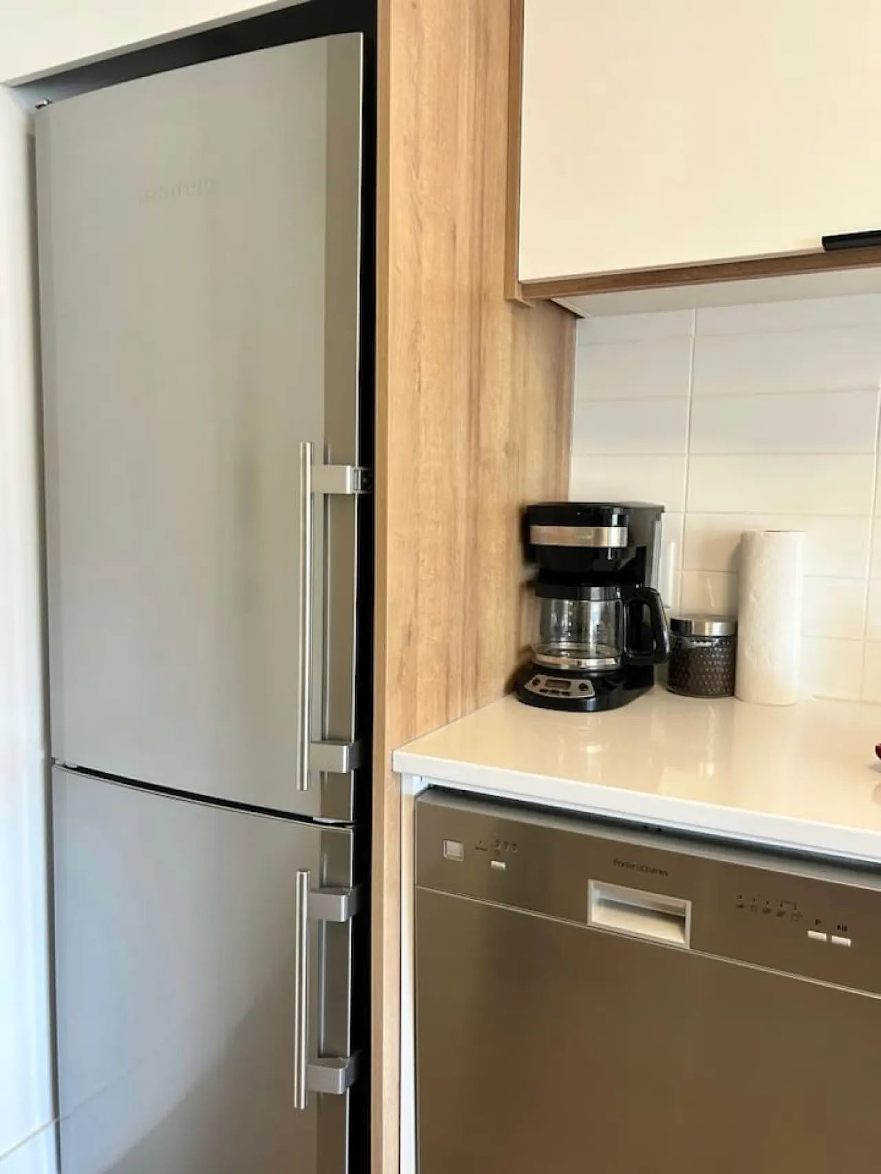 The Lakeshore 302: Luxury Condo Main St Near Beach 8