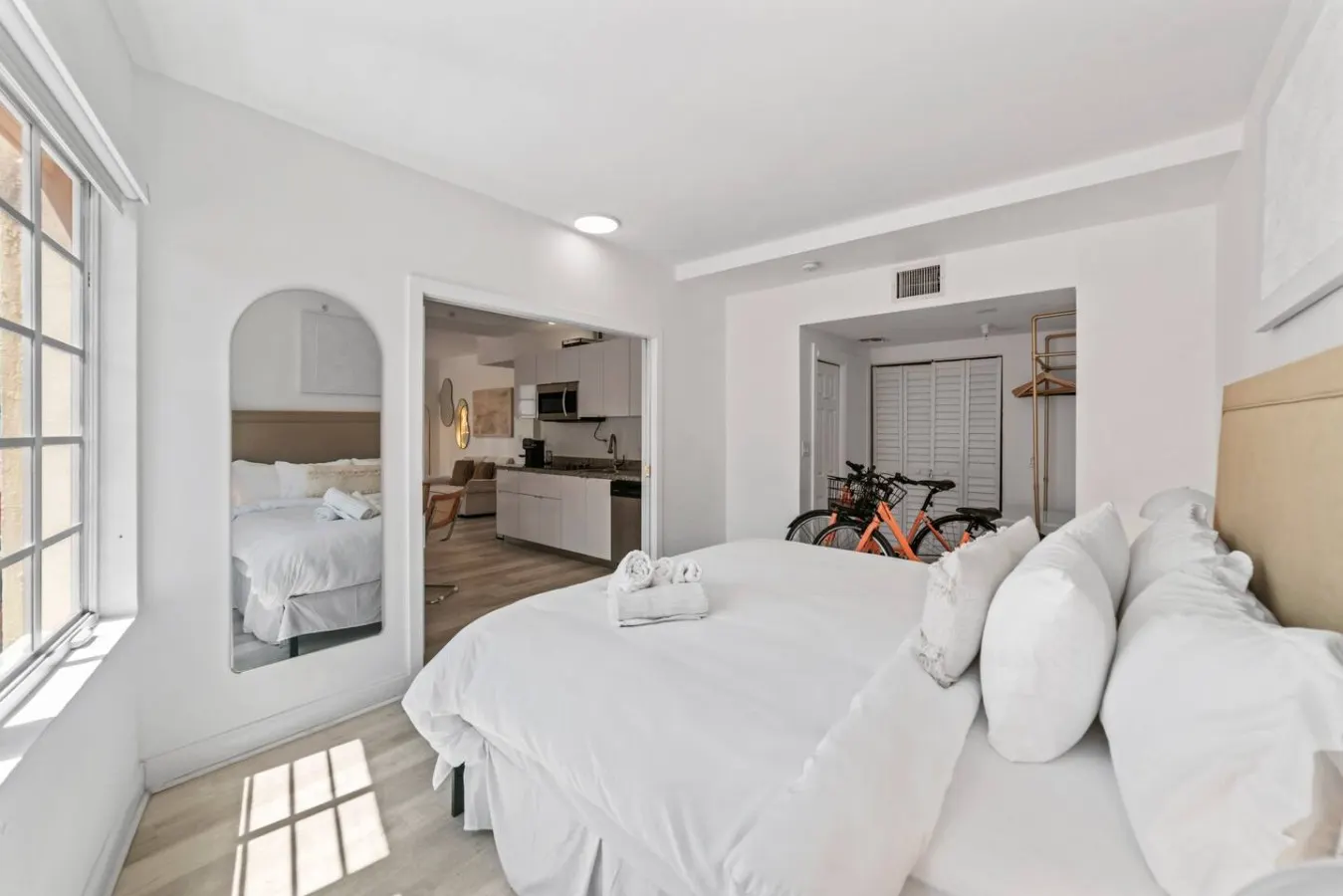 Iconic Ocean Drive Retreat Steps to the Beach 13
