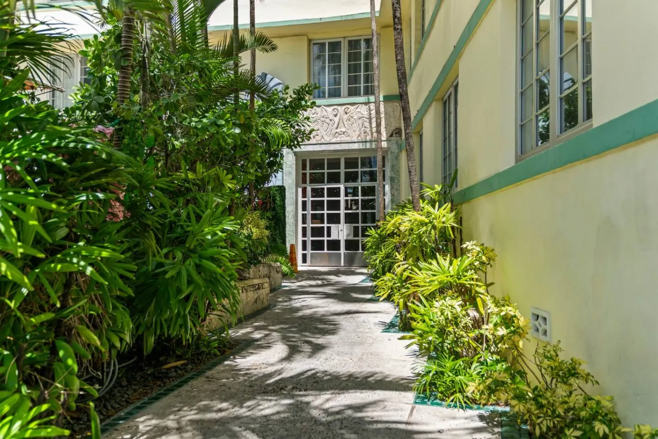 Iconic Ocean Drive Retreat Steps to the Beach 20