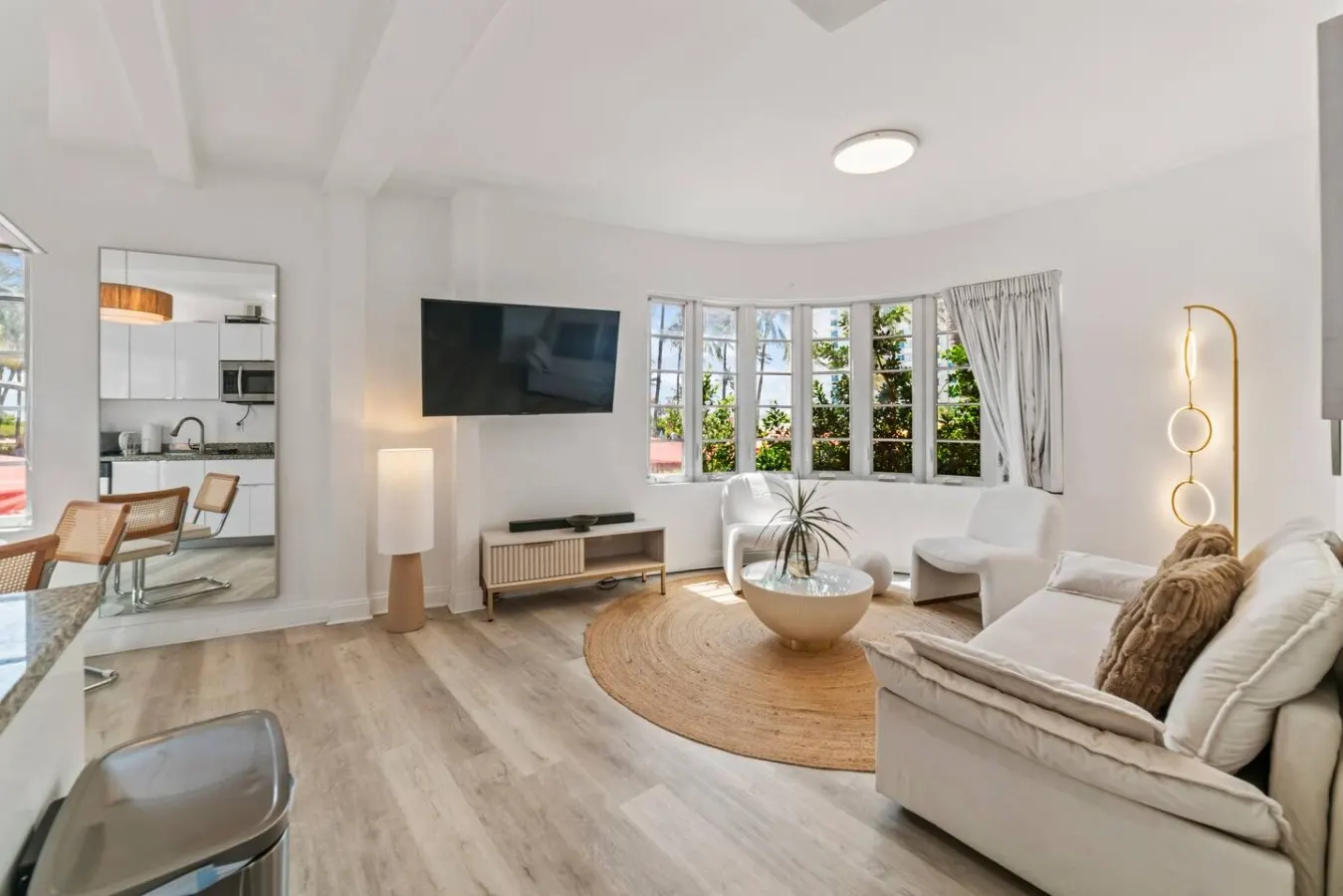 Iconic Ocean Drive Retreat Steps to the Beach 8