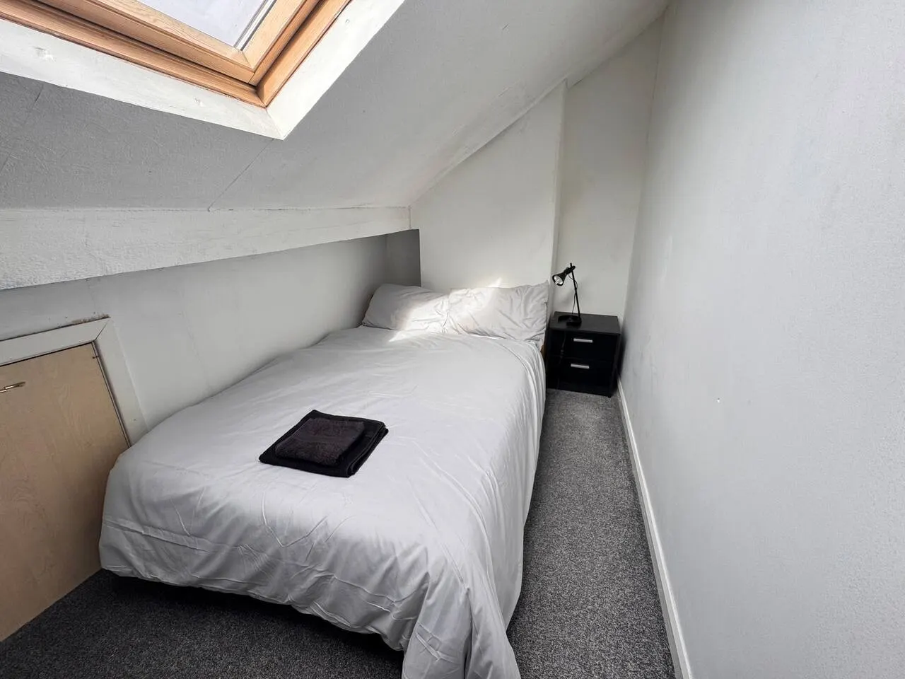 4 bedroom Home Free Parking | Work and Weekends