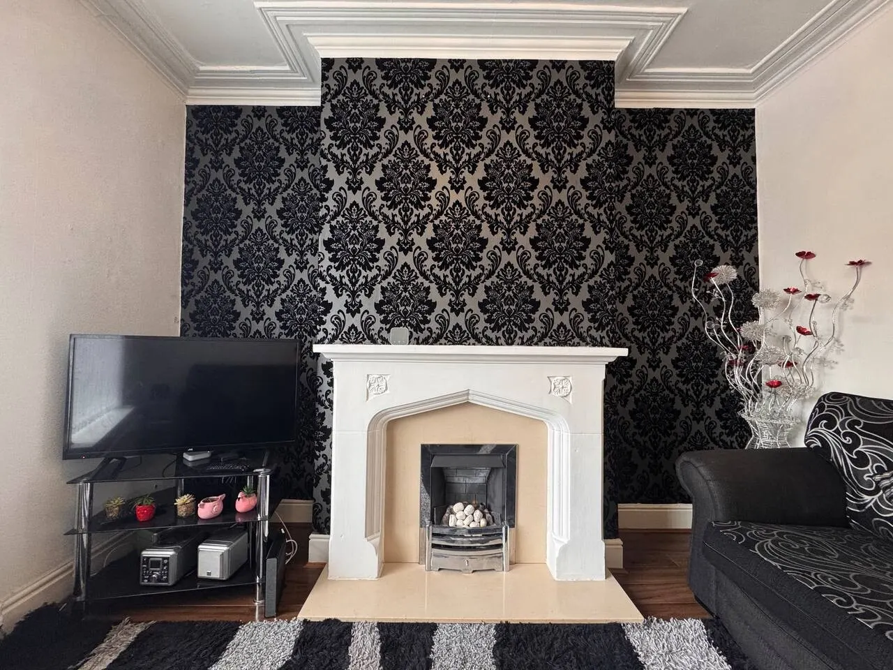 4 bedroom Home Free Parking | Work and Weekends — photo 2