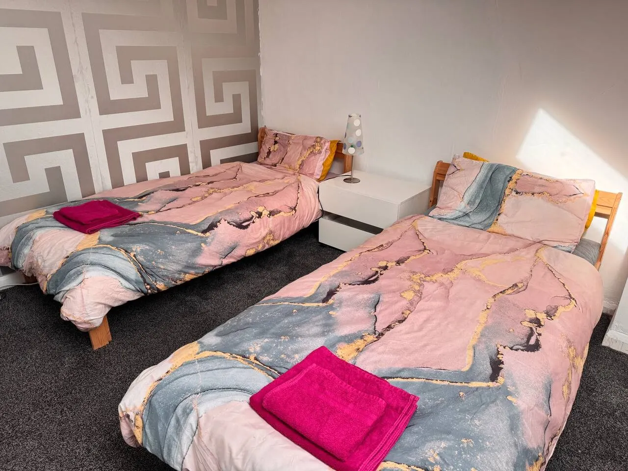 4 bedroom Home Free Parking Work and Weekends 13