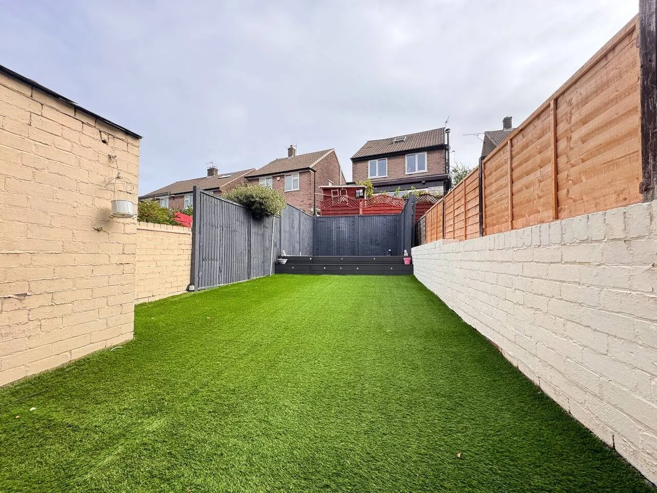 4 bedroom Home Free Parking | Work and Weekends — photo 5