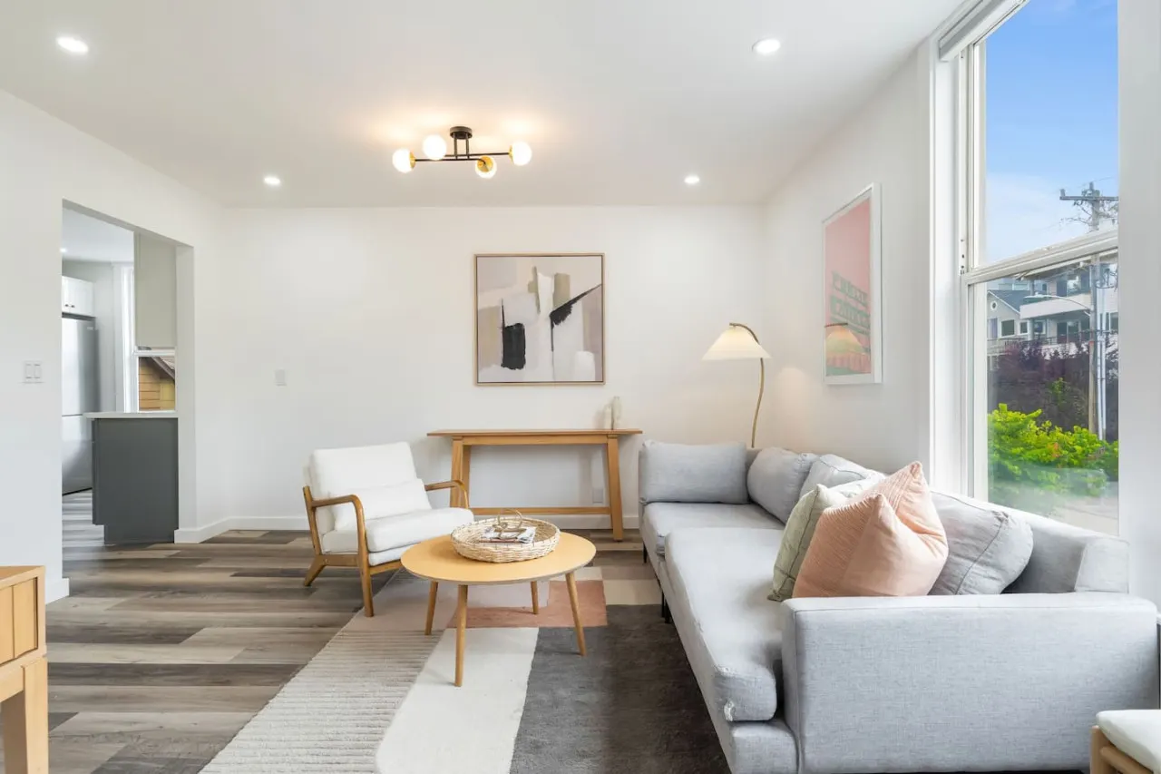 Modern 1BD Apt–Perfect Location! 13