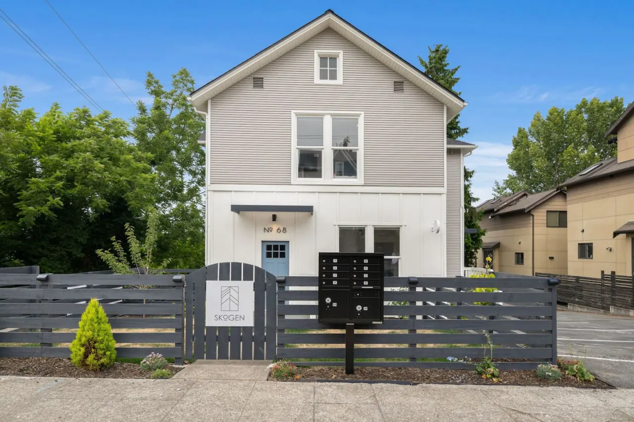 Modern 1BD Apt–Perfect Location! 5