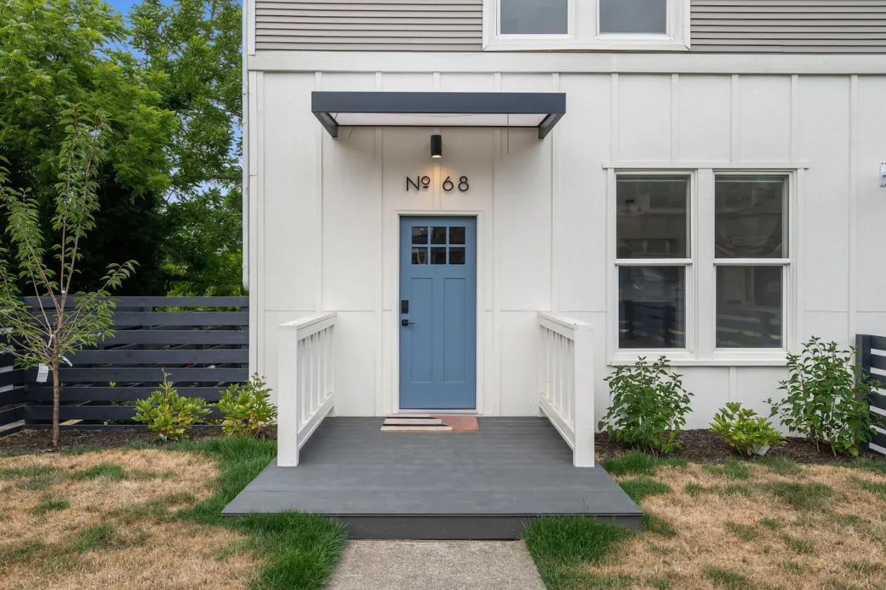 Modern 1BD Apt–Perfect Location! 7