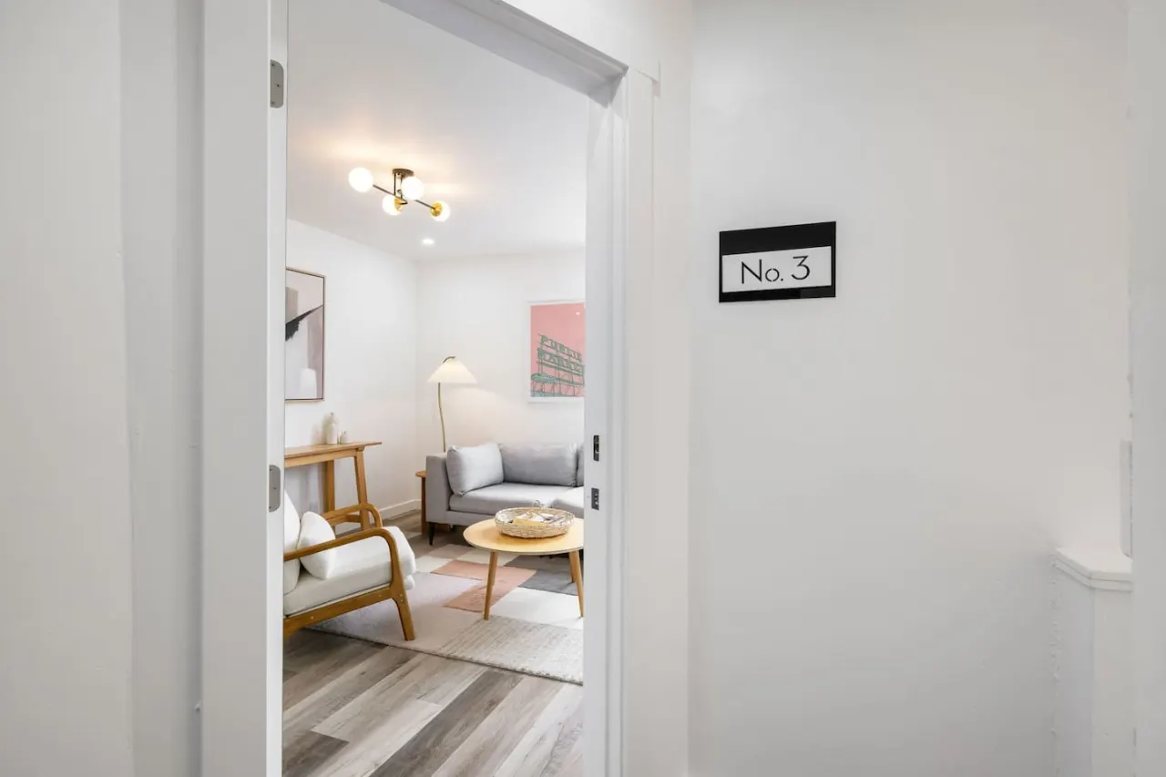 Modern 1BD Apt–Perfect Location! 8
