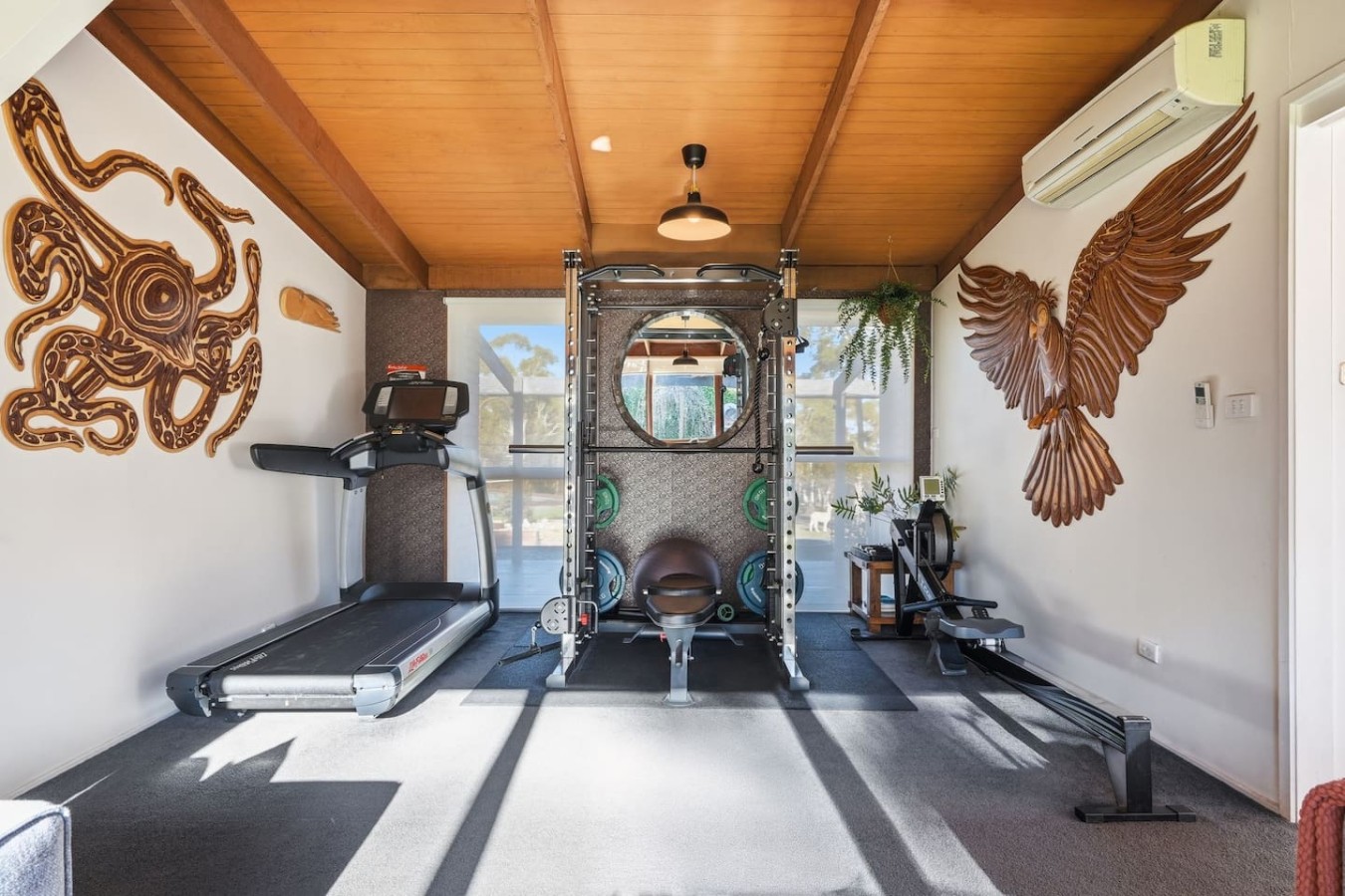 Rural Getaway: Alpacas, Pool, Hot tub, Gym, Tennis — photo 3