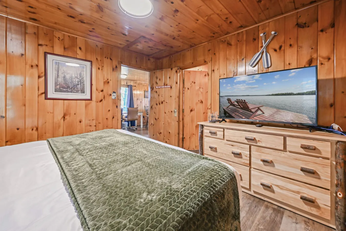 Seasonal Lakeside Cottage 9