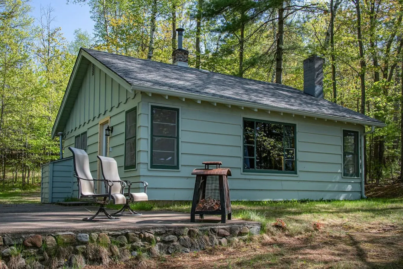 Seasonal Lakeside Cottage — photo 3