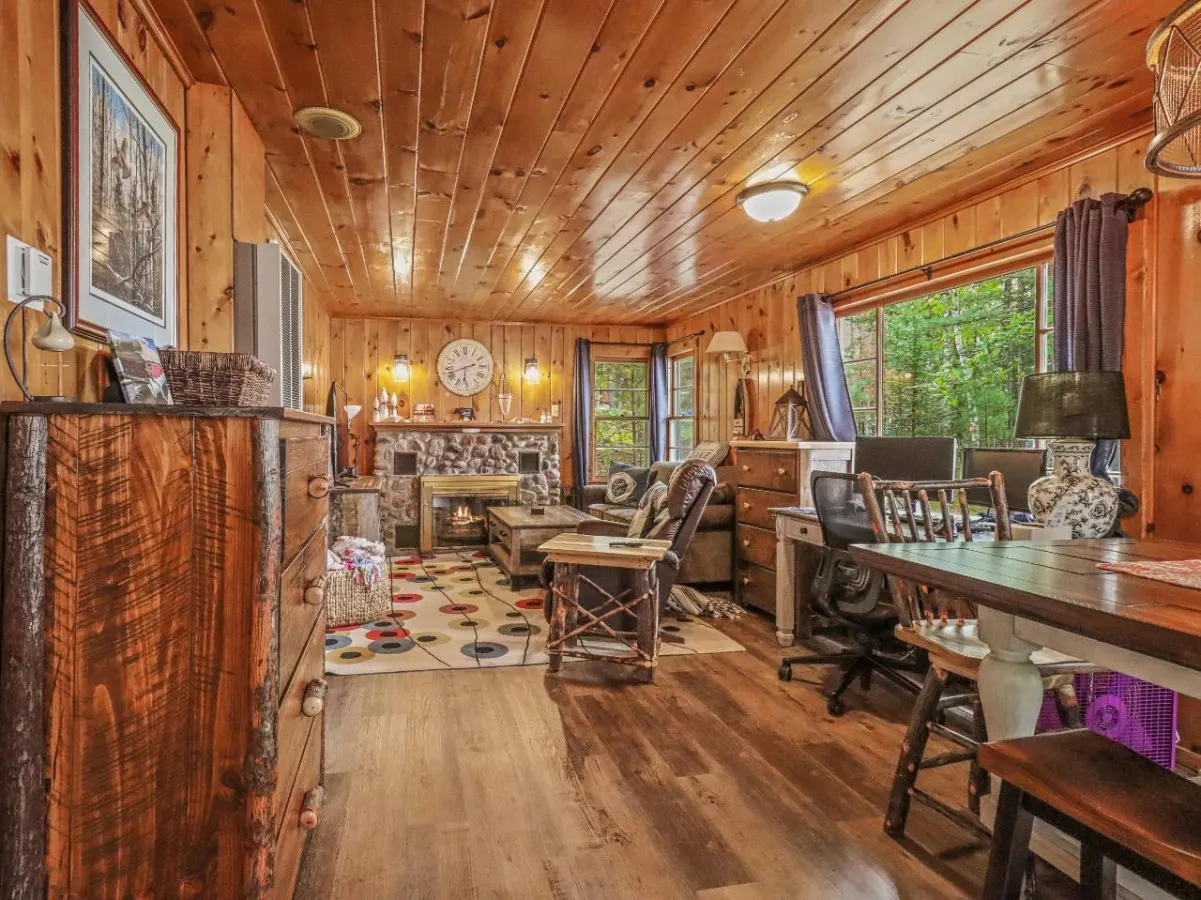Seasonal Lakeside Cottage — photo 4
