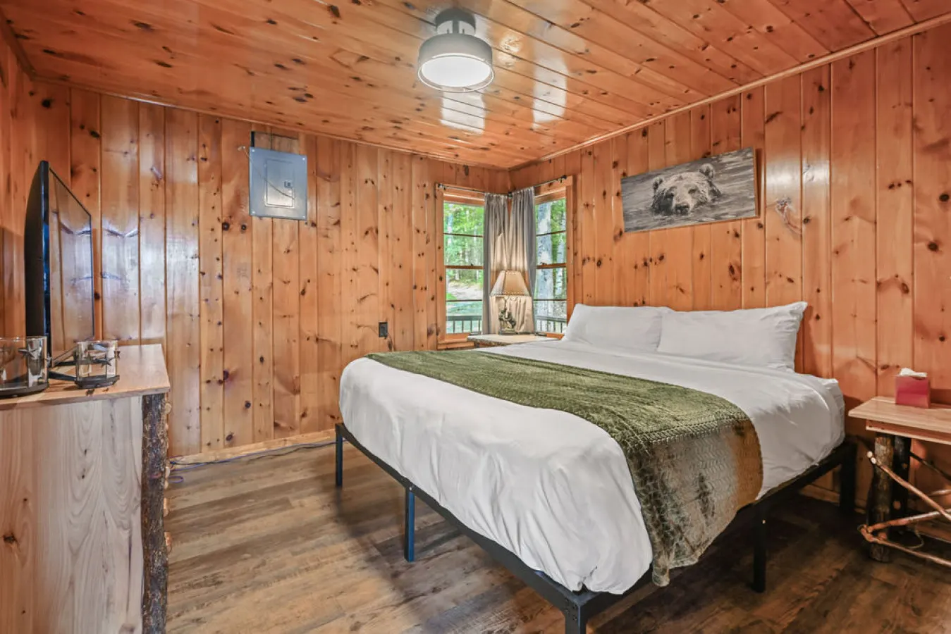 Seasonal Lakeside Cottage 7
