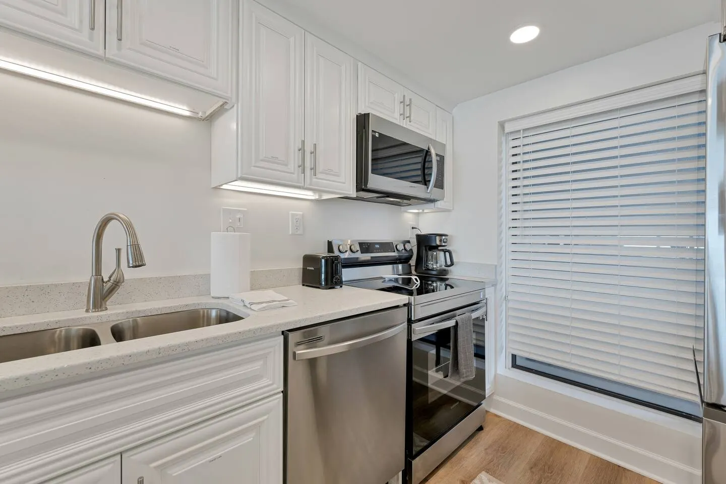 Virginia Beach Oceanfront Condo Pool + Balcony 12