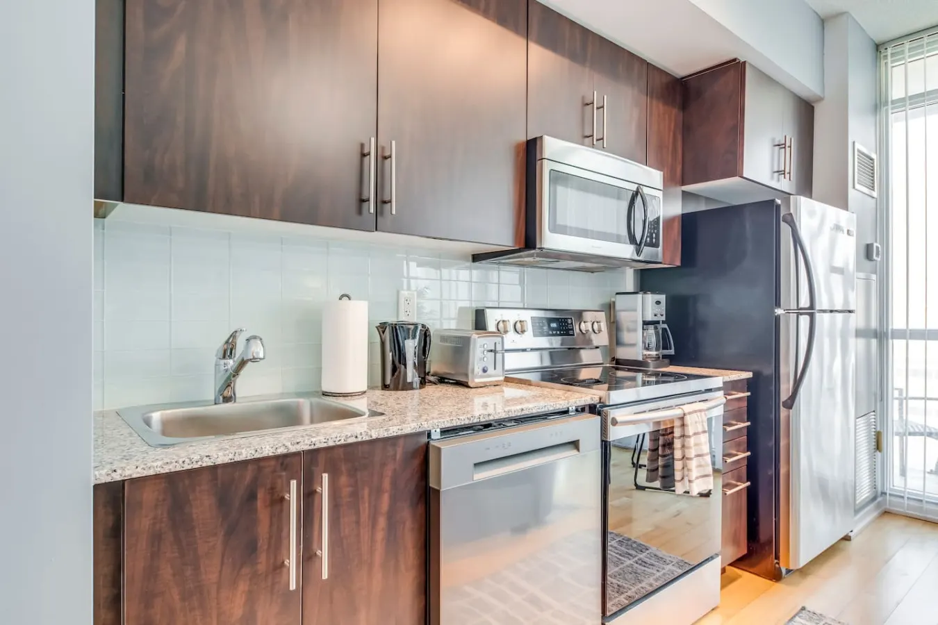 Well-Designed 1BR Balcony Prime Location 15