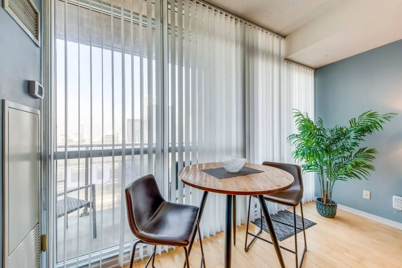 Well-Designed 1BR Balcony Prime Location 4