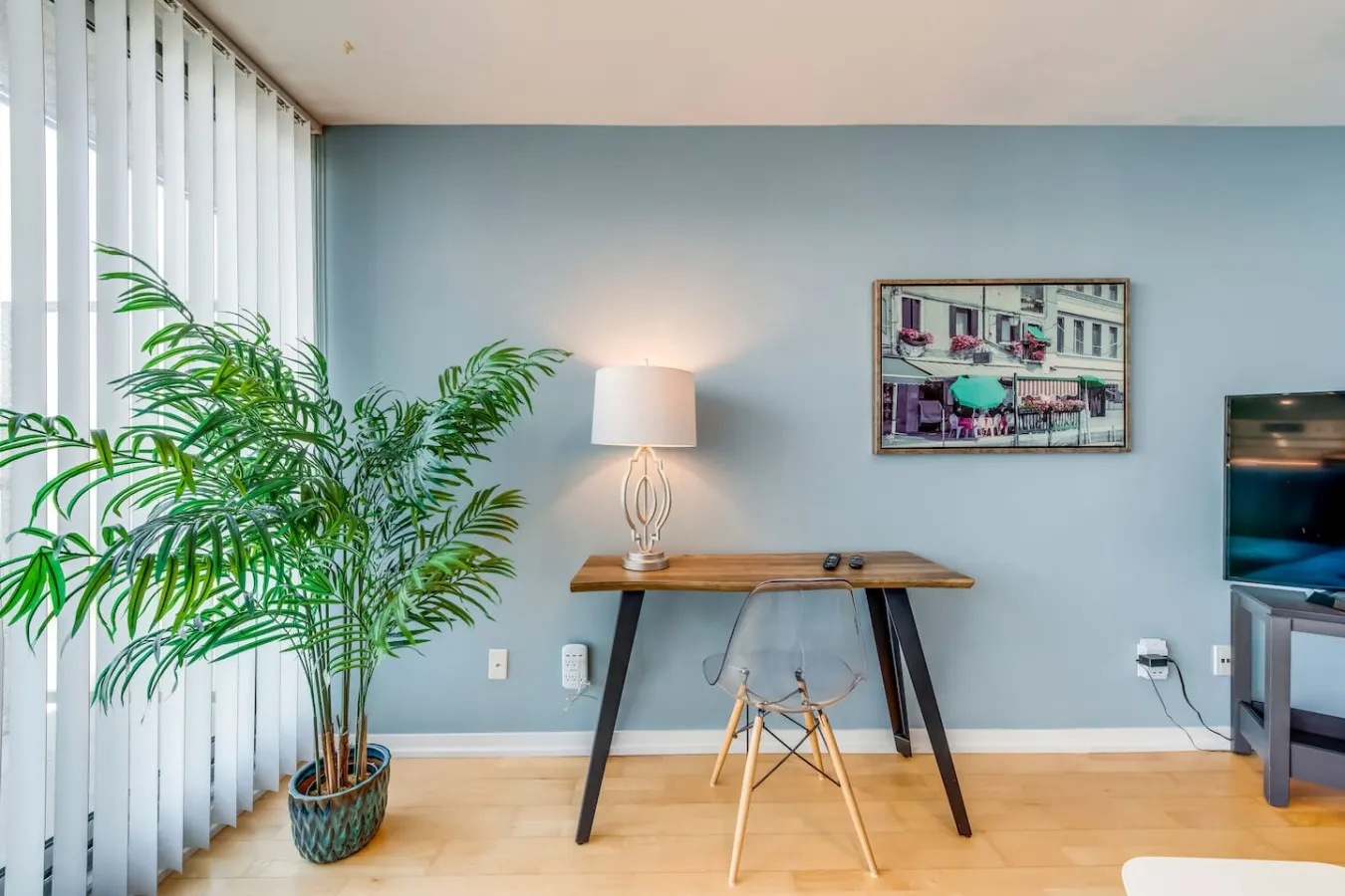 Well-Designed 1BR Balcony Prime Location 6