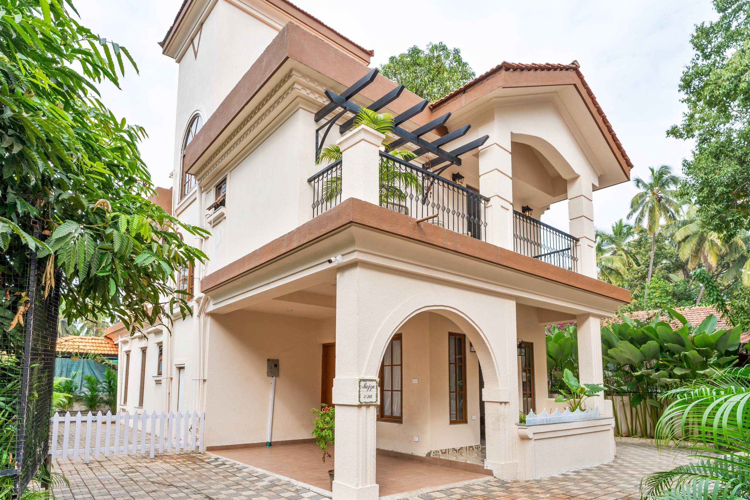 Mojza Villa by Limestays