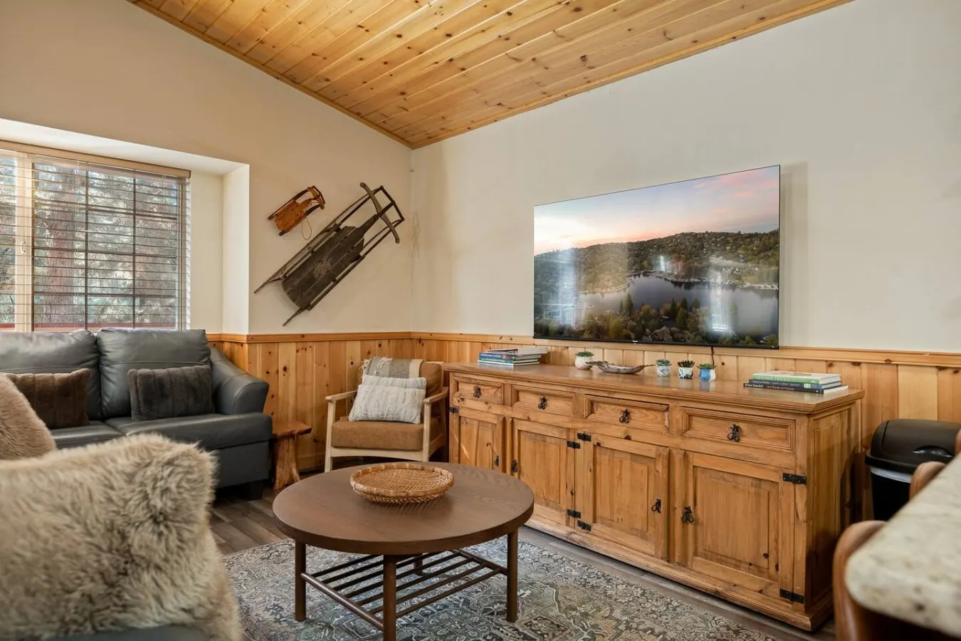 Enchanted Log Grove, Hot Tub, EV, Pool Table 16