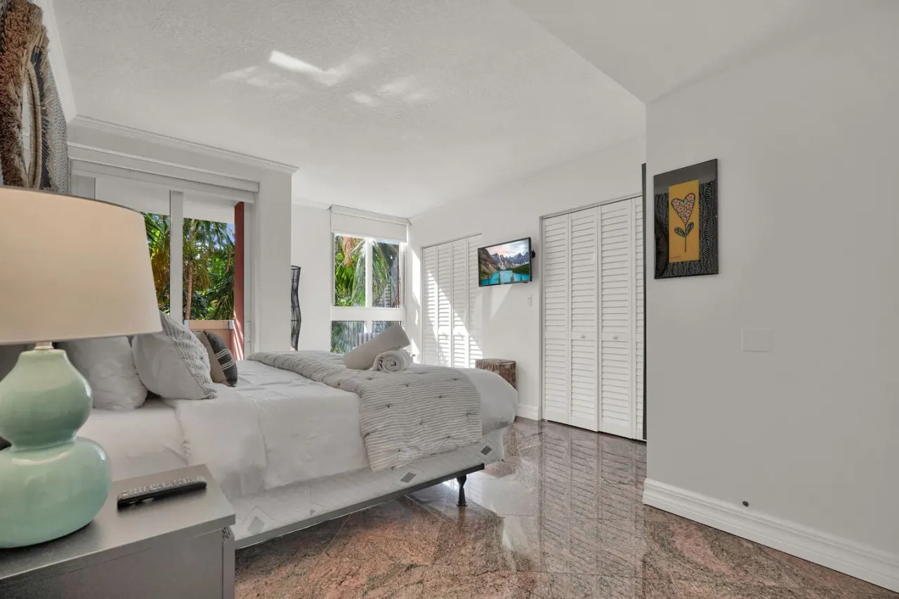SF Treetop Retreat! Cozy 2 bedroom in Heart of Grove 13