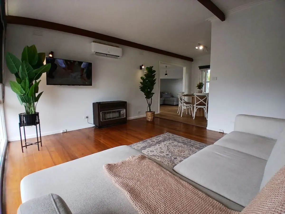 Capel Sound Hideaway 8
