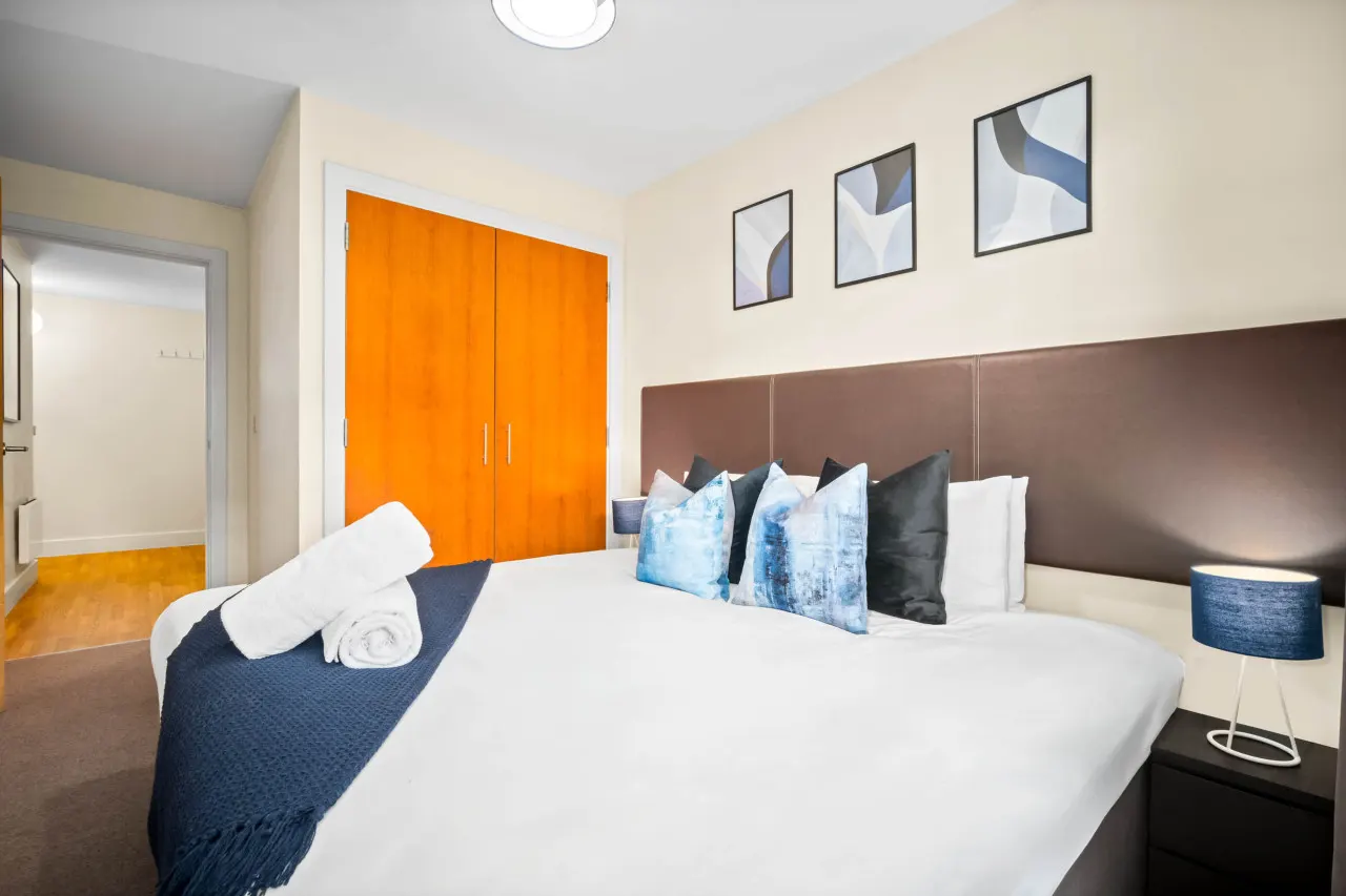 Chinatown Apartment - Secure Parking - Fast WIFI 9