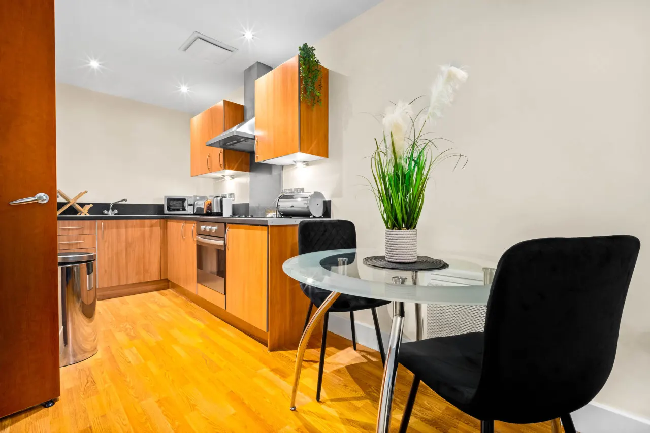Chinatown Apartment - Secure Parking - Fast WIFI 11