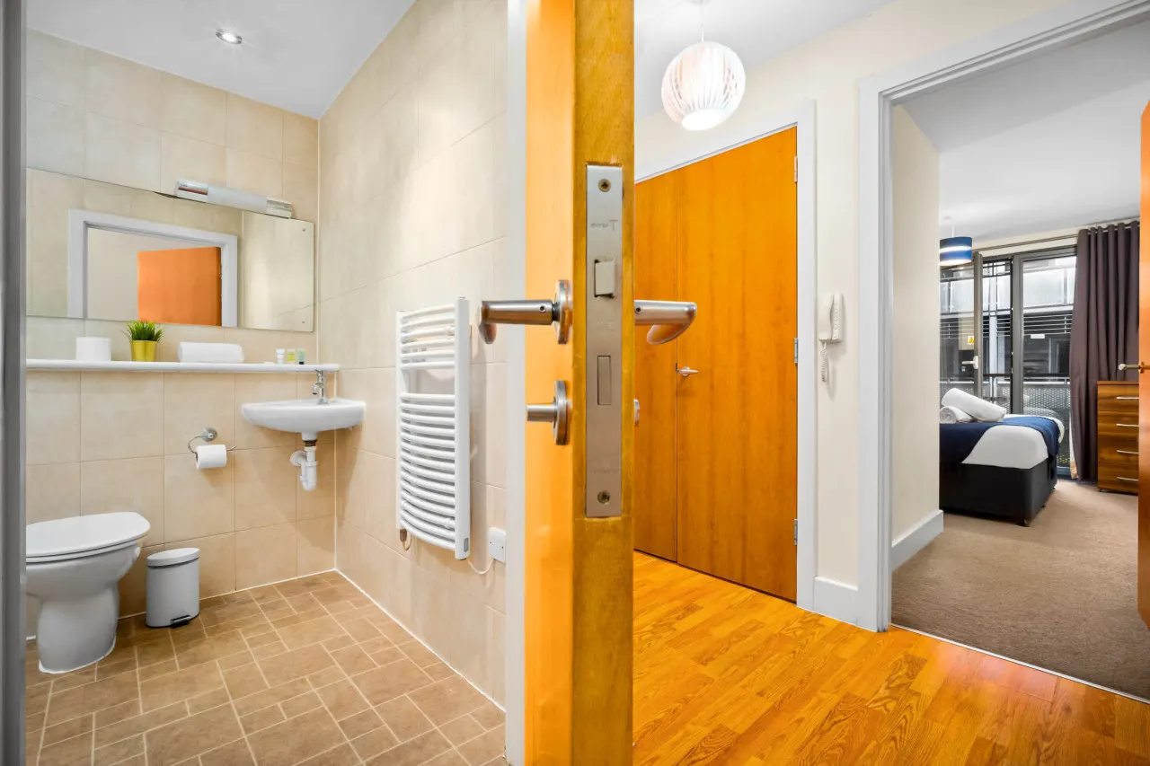 Chinatown Apartment - Secure Parking - Fast WIFI 20