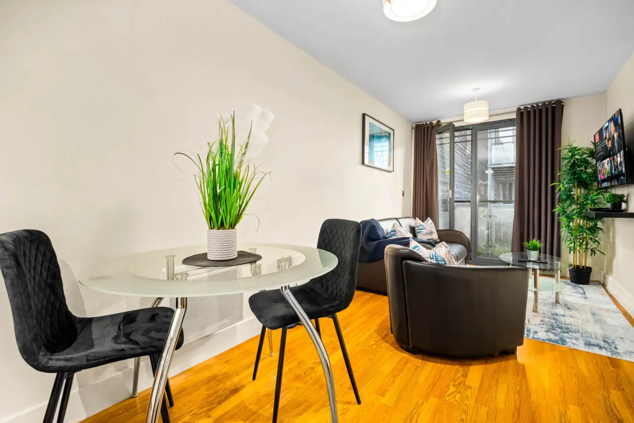 Chinatown Apartment - Secure Parking - Fast WIFI — photo 3