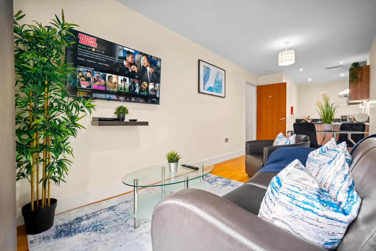 Chinatown Apartment - Secure Parking - Fast WIFI 6