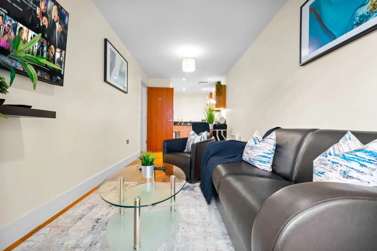 Chinatown Apartment - Secure Parking - Fast WIFI 7