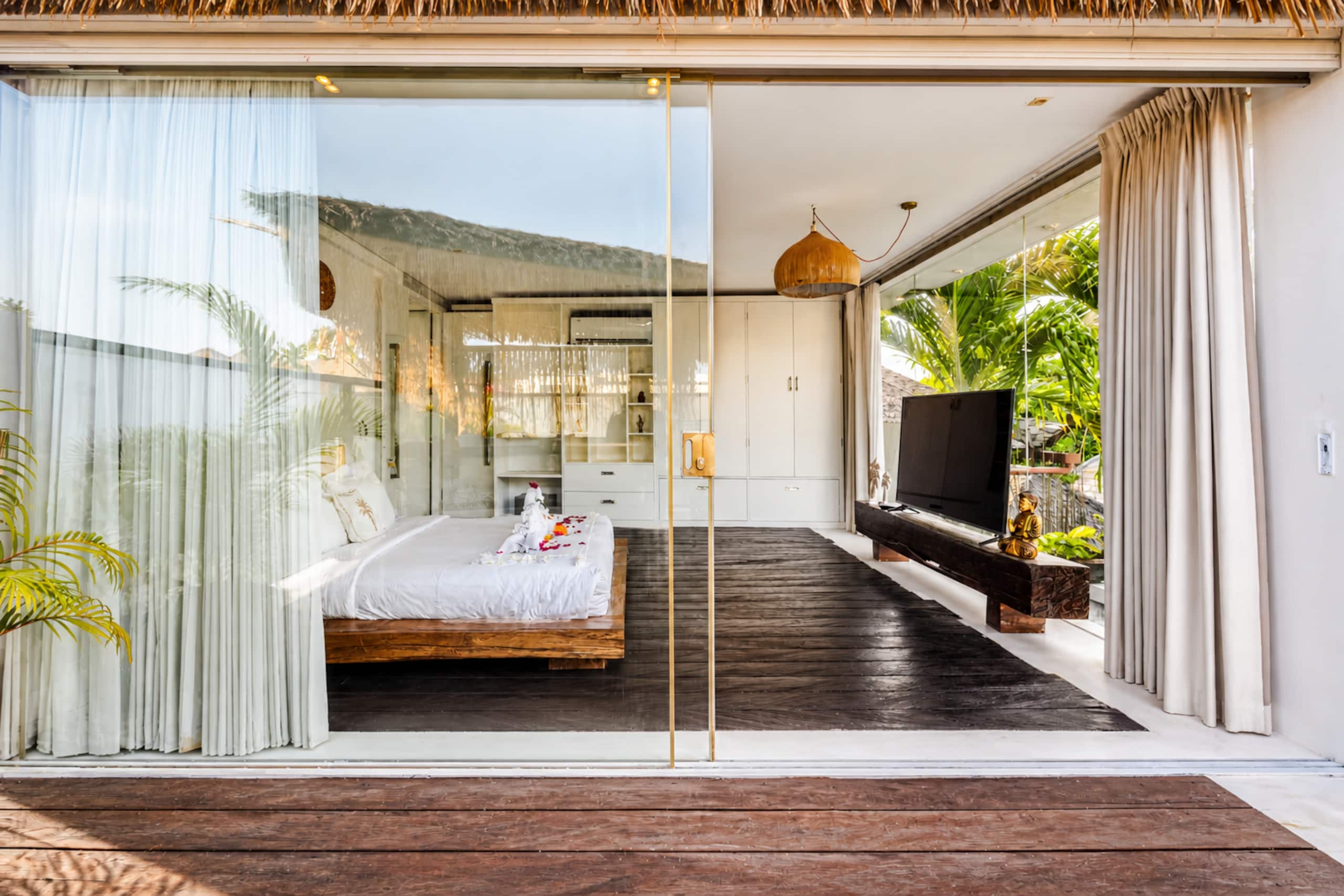 Stylish 3BR Designer Pool Villa in Heart Seminyak 15