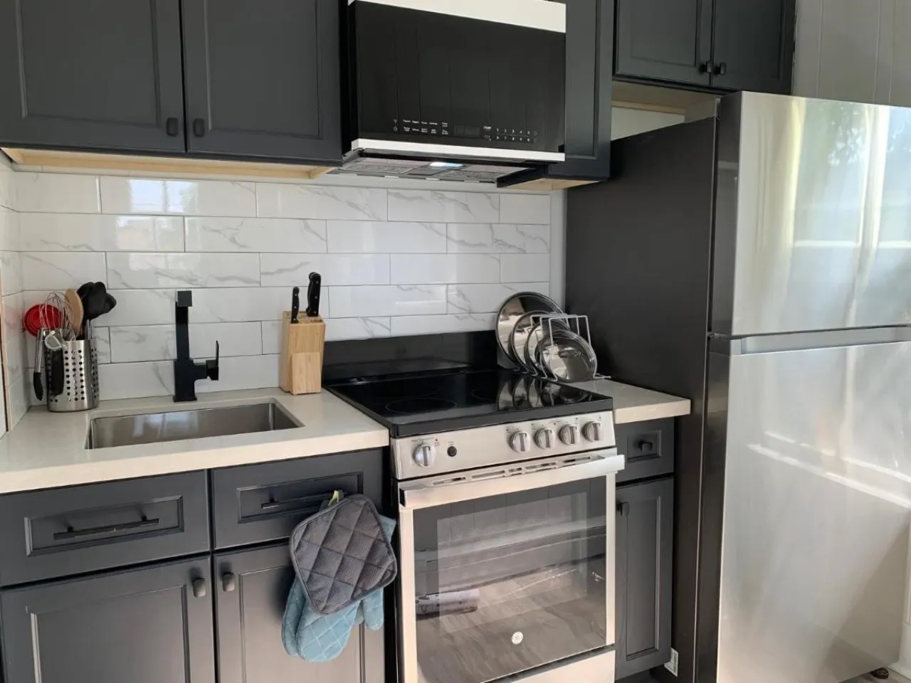 Wellington 4-plex Sleeps 10 Downtown Wellington 4-Plex Walk to Beach + Sleeps 10 Group Stay 10