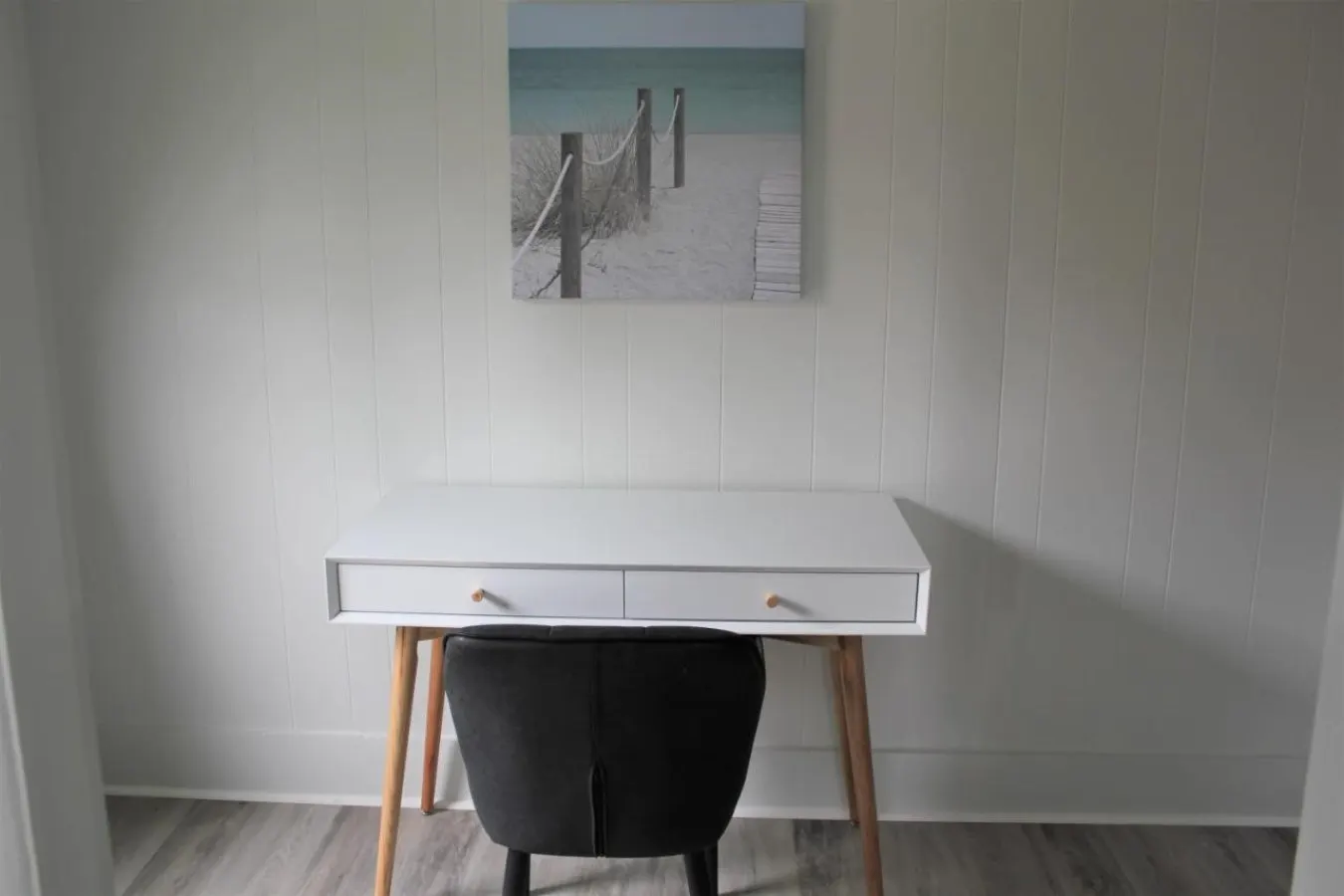 Wellington 4-plex Sleeps 10 Downtown Wellington 4-Plex Walk to Beach + Sleeps 10 Group Stay 13