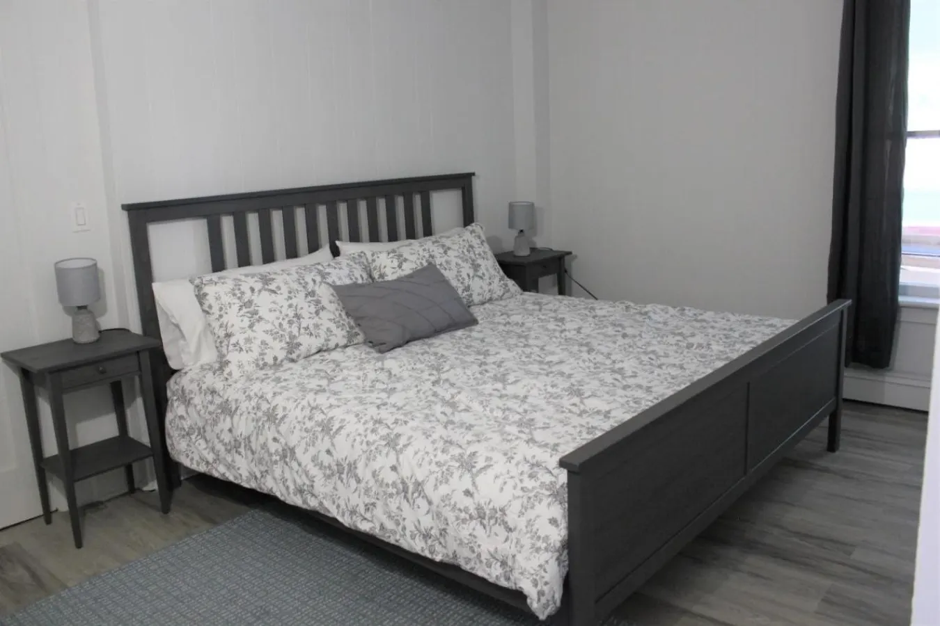 Wellington 4-plex Sleeps 10 Downtown Wellington 4-Plex Walk to Beach + Sleeps 10 Group Stay 15