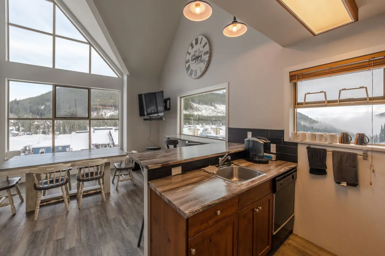Apex Mountain ~ Slopeside Haven BC Reg#PM131375042 14