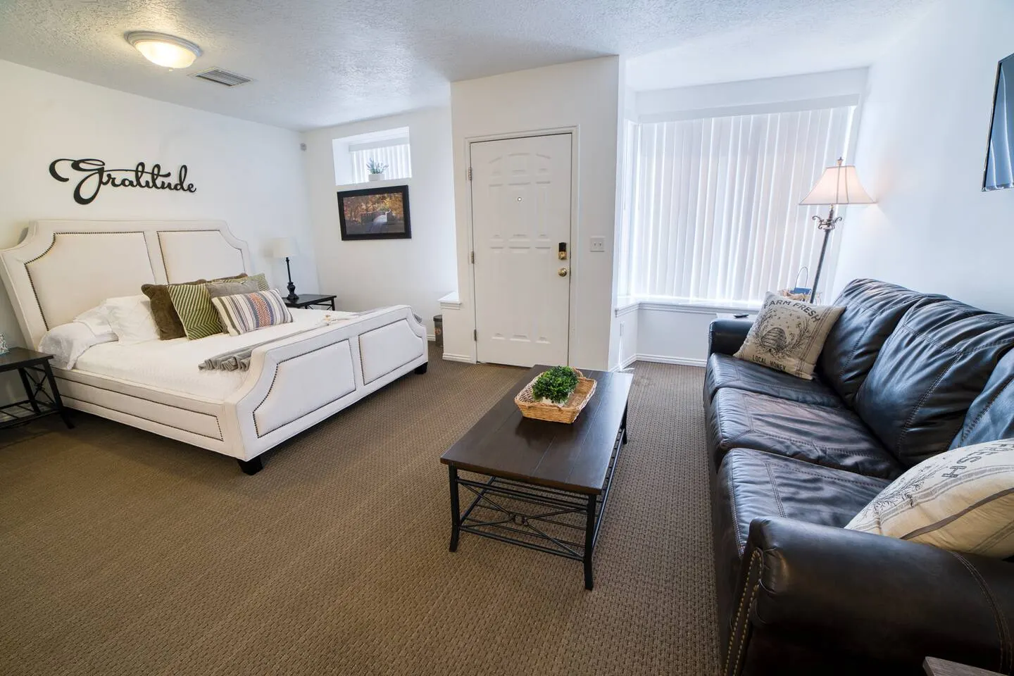 State Street Studio *Pet Friendly *Kitchen*Laundry