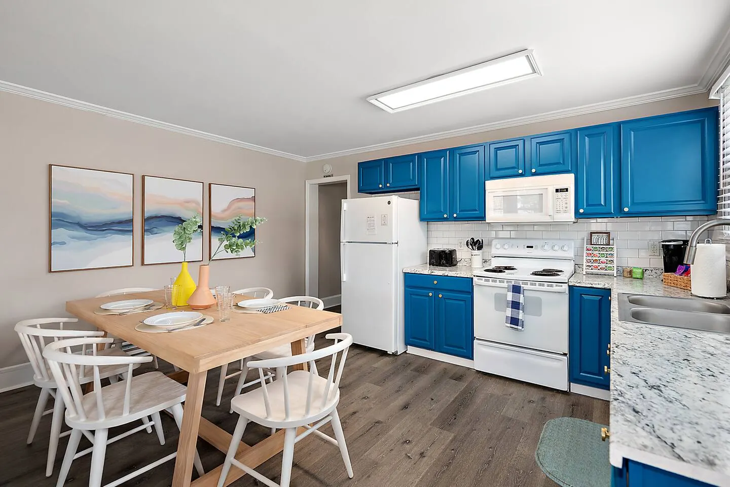 Coastal-Chic Pool, Bay View & Balcony Walk2Beach 15