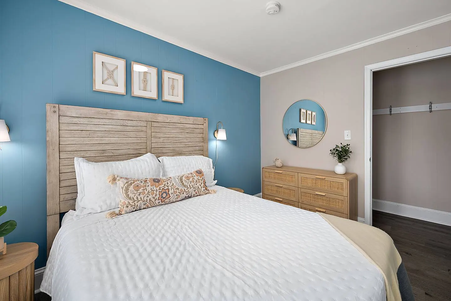 Coastal-Chic Pool, Bay View & Balcony Walk2Beach 17