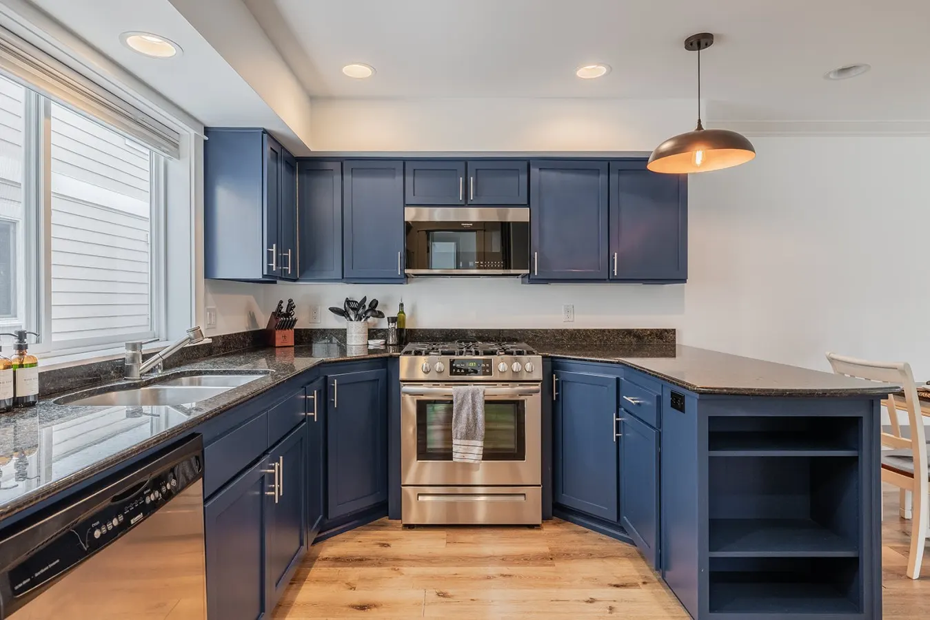 Modern 3BR in the Heart of Ballard Private Patio 2
