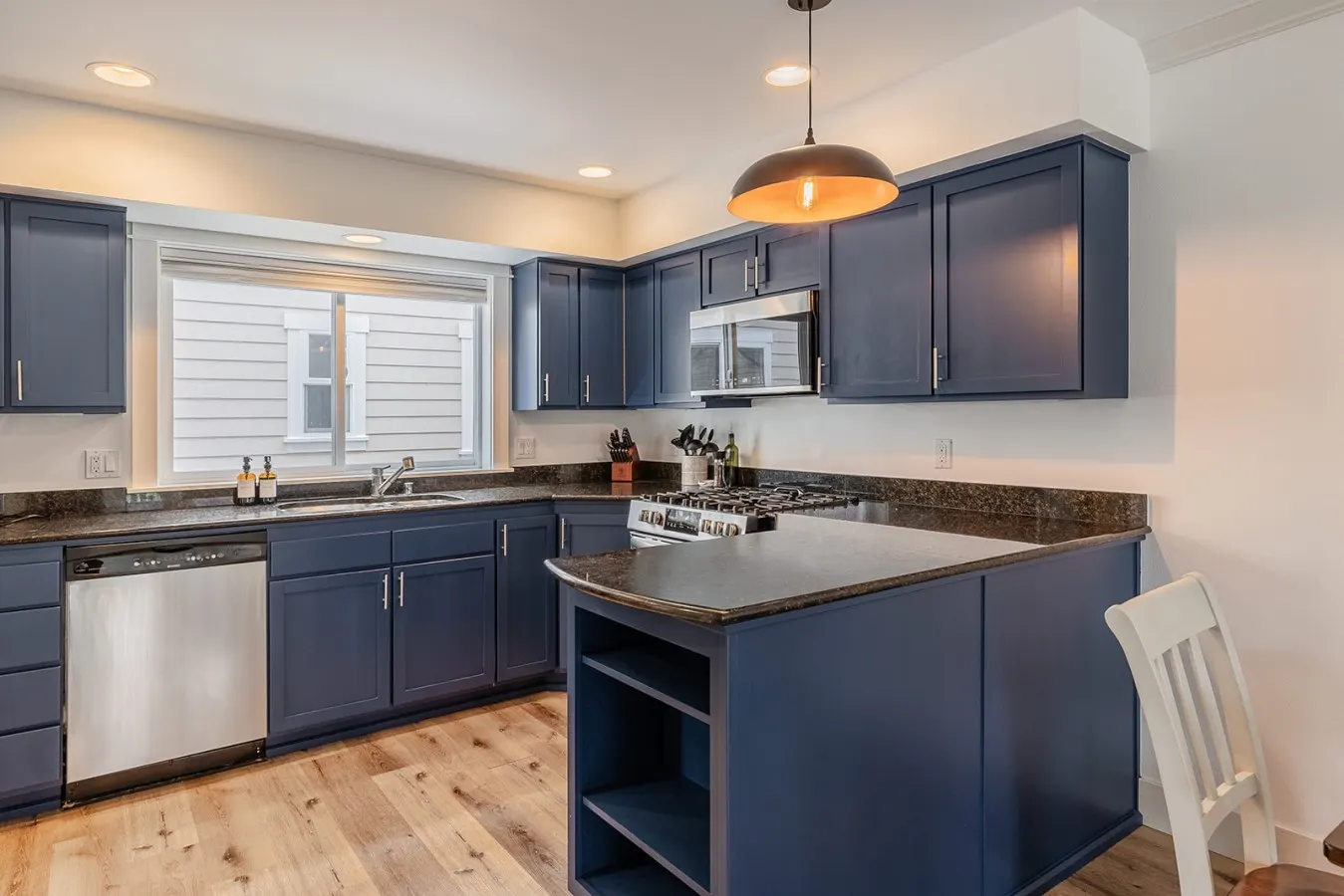 Modern 3BR in the Heart of Ballard Private Patio 18