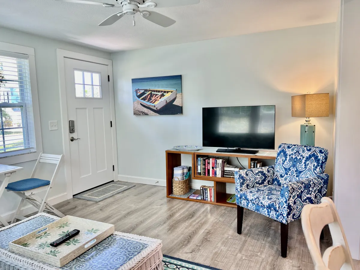 5 F Street - Oceanside Pet Friendly Cottage - Pool Access - Sand Dollar West 9