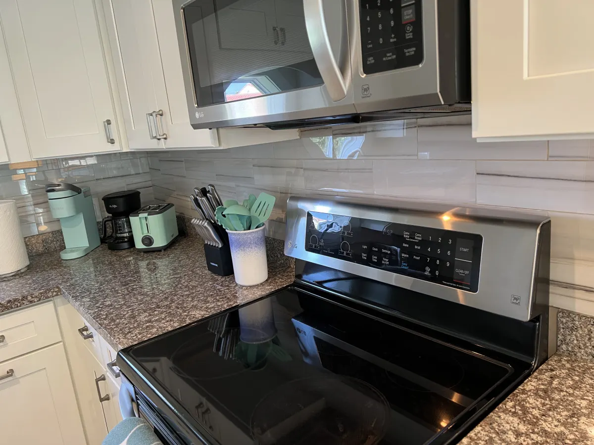 5 F Street - Oceanside Pet Friendly Cottage - Pool Access - Sand Dollar West 14