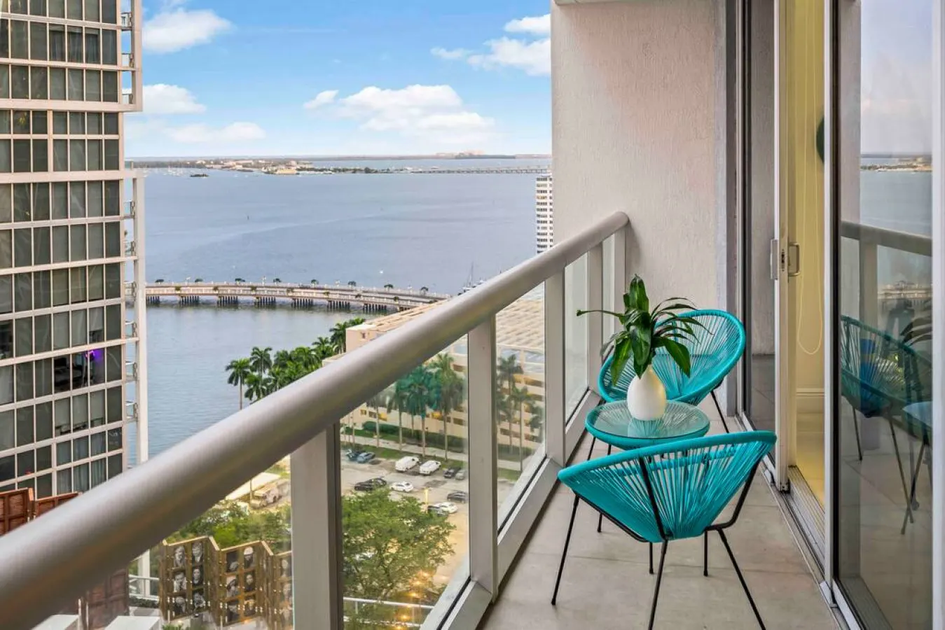 Emblematic unit at Icon in the heart of Brickell 12