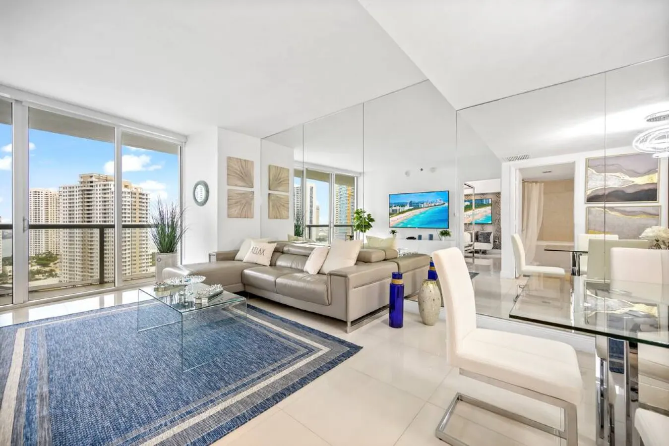 Emblematic unit at Icon in the heart of Brickell 14