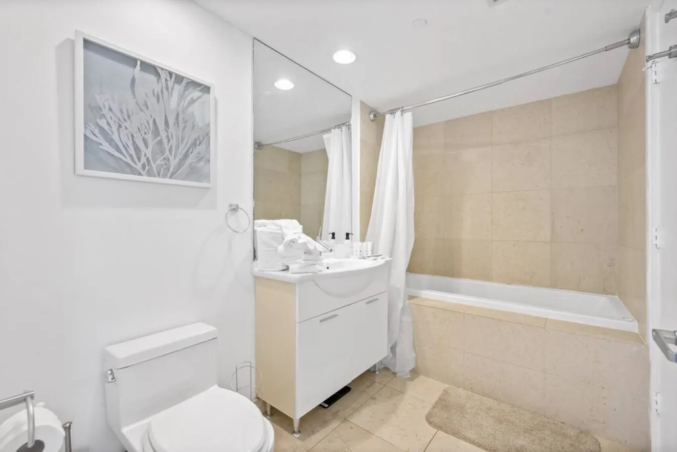 Emblematic unit at Icon in the heart of Brickell 15