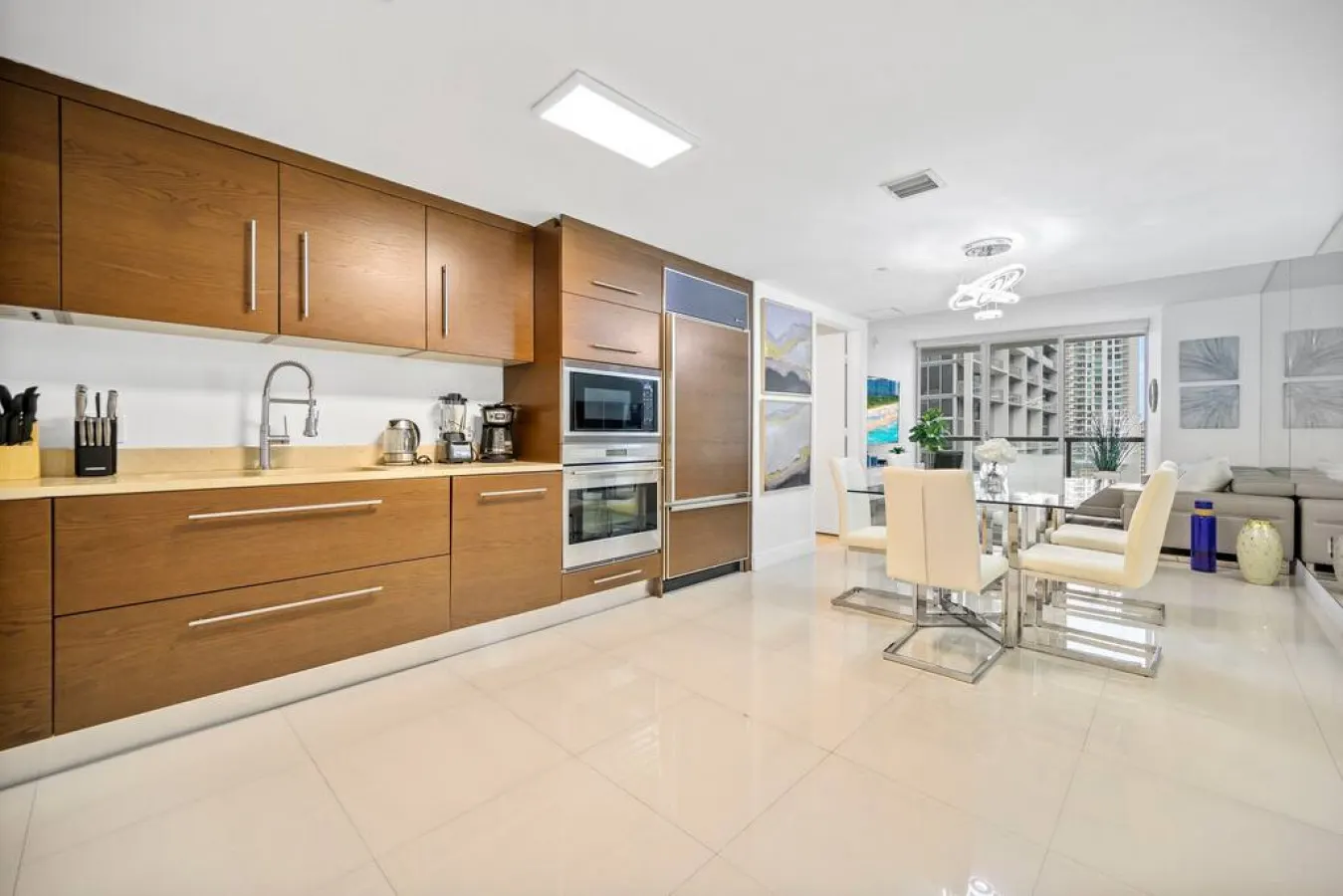 Emblematic unit at Icon in the heart of Brickell 19