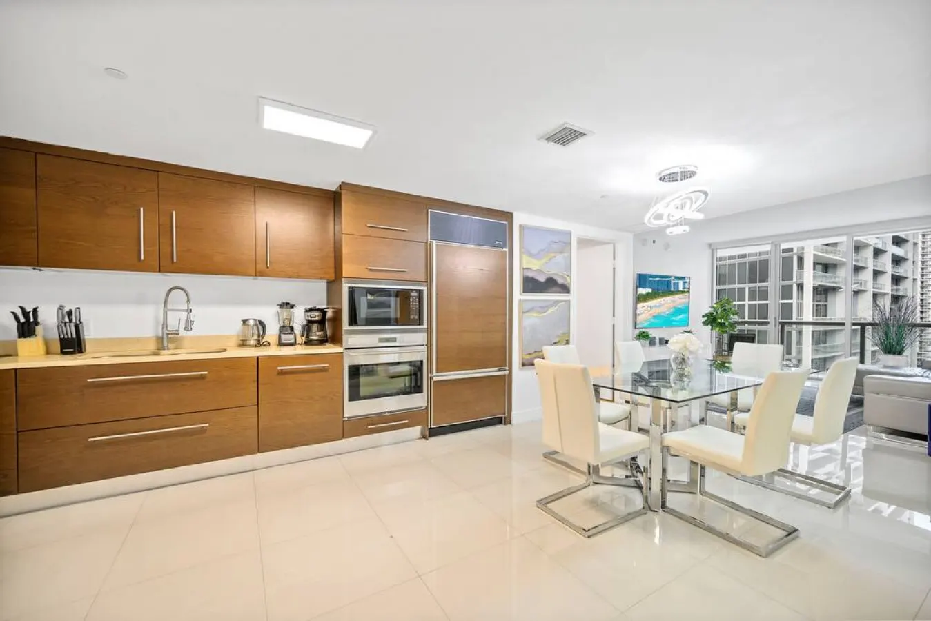 Emblematic unit at Icon in the heart of Brickell 4